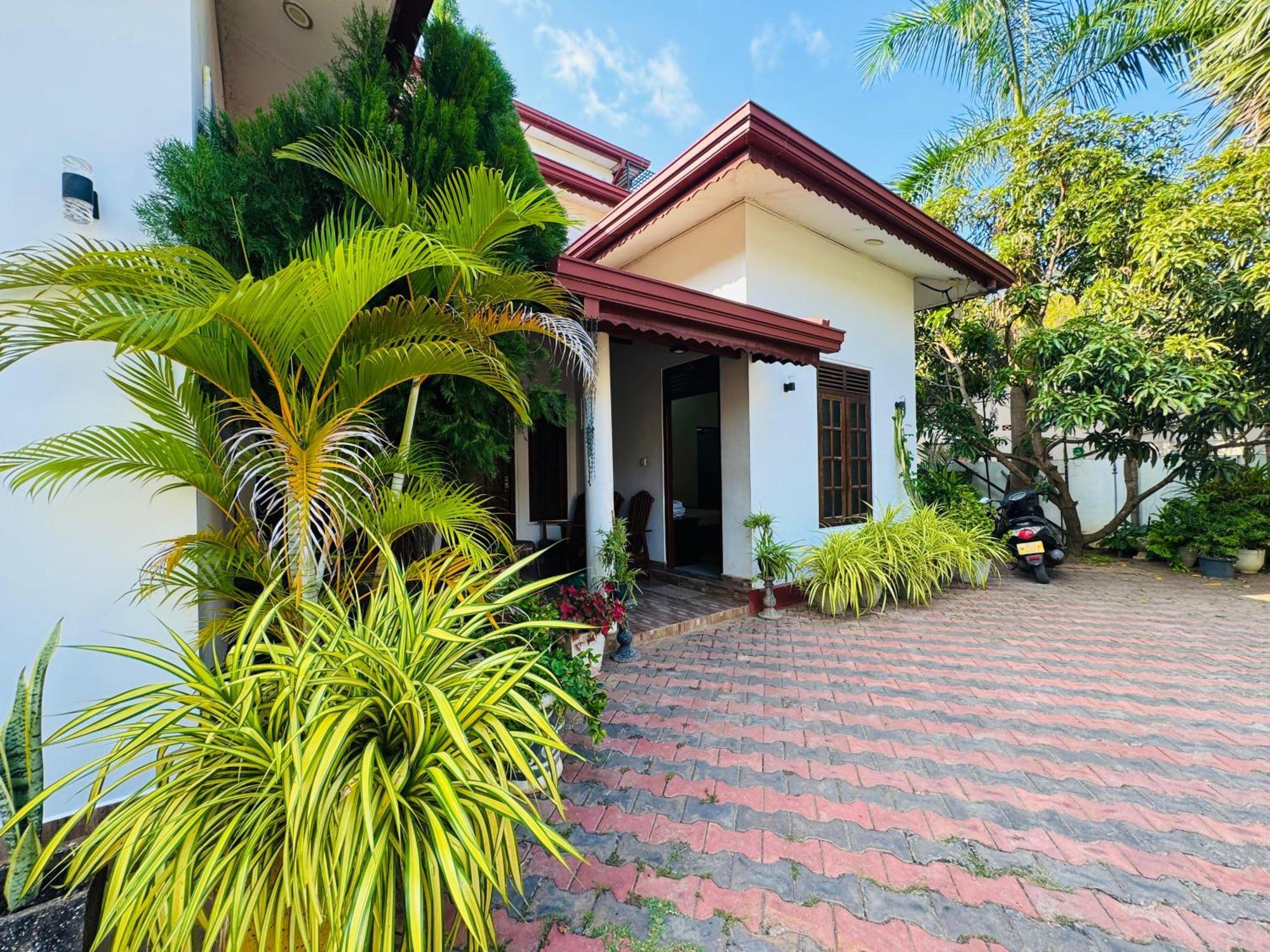Aa Inn Trincomalee Room photo