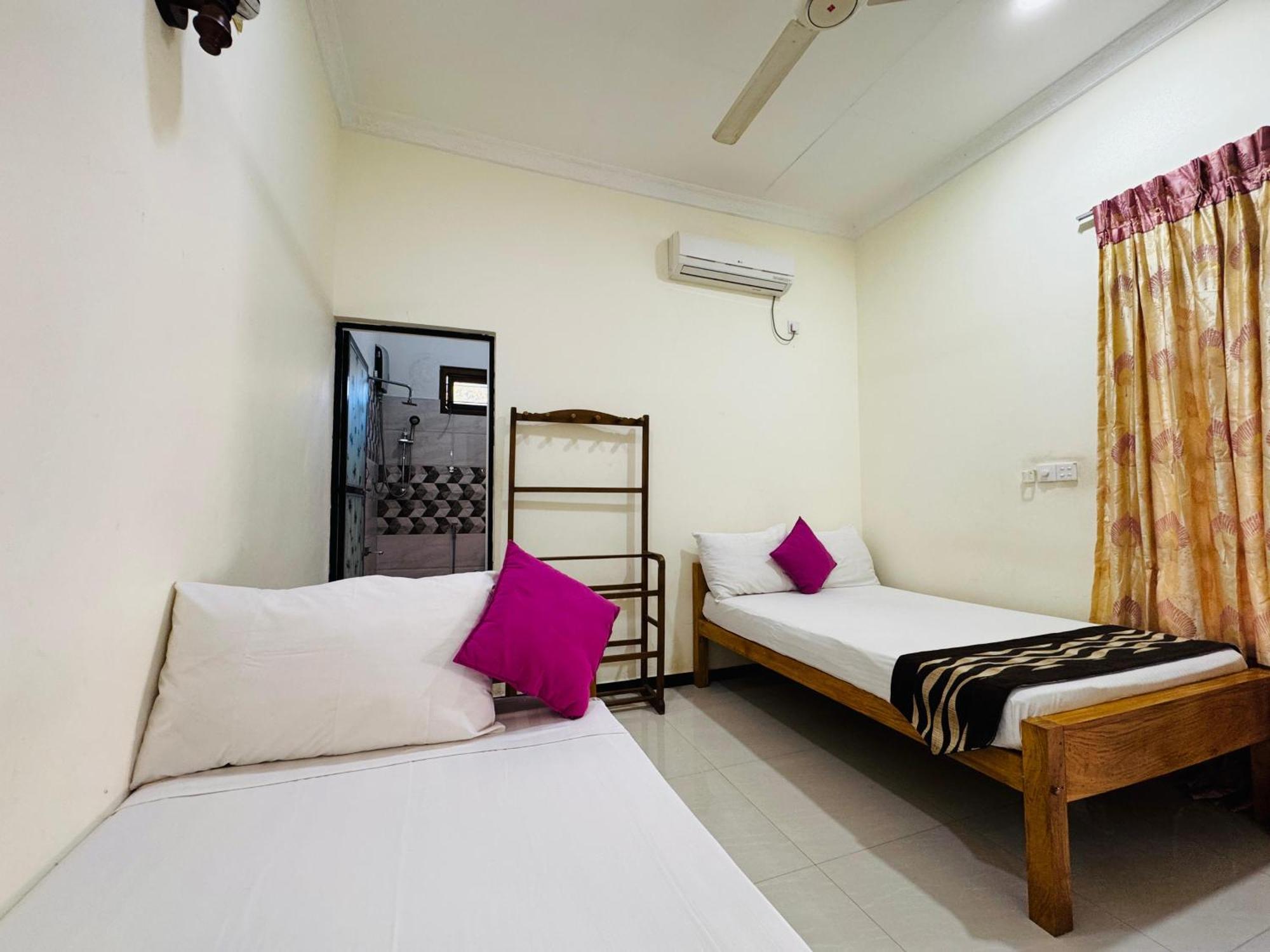 Aa Inn Trincomalee Room photo
