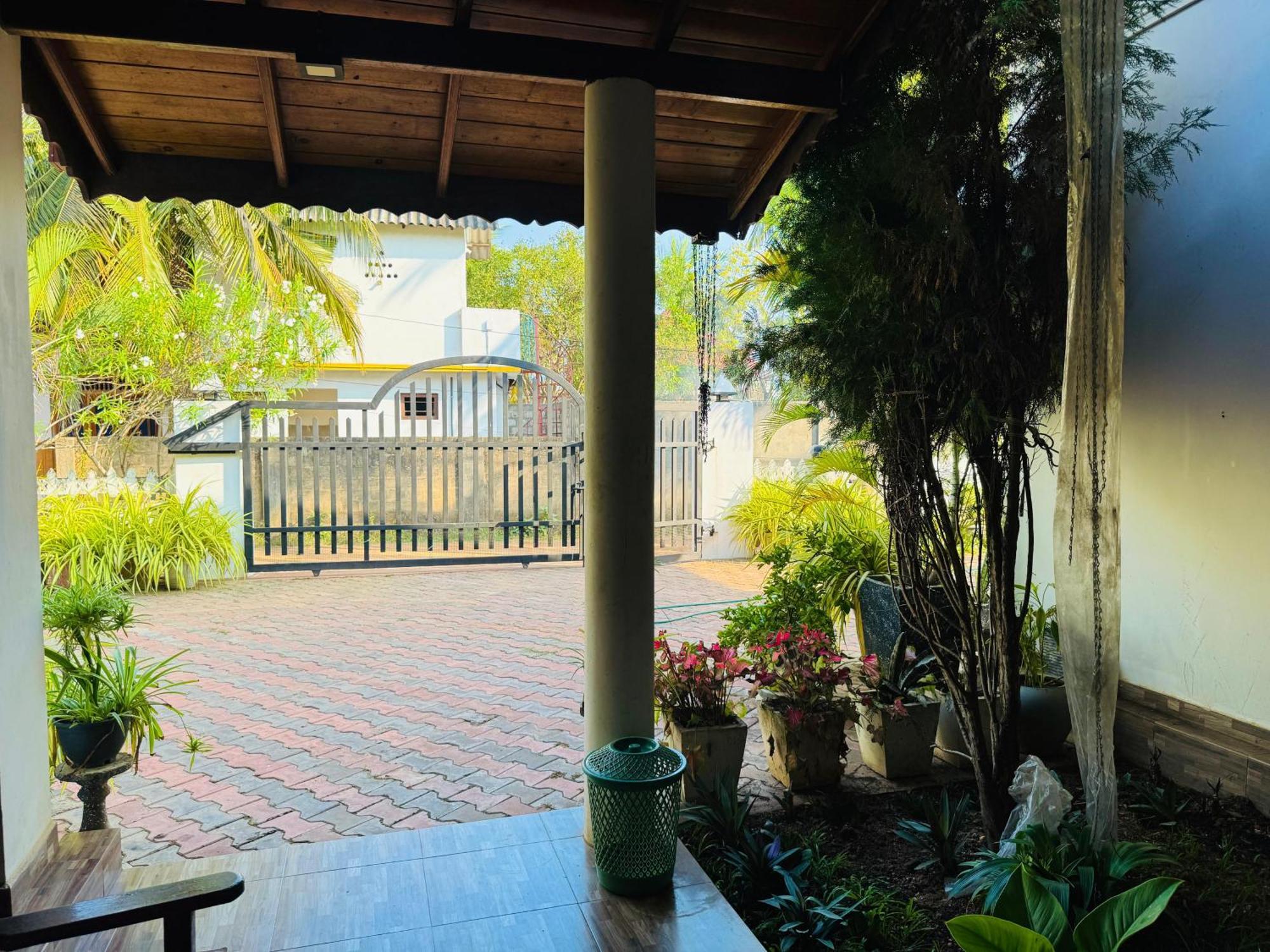 Aa Inn Trincomalee Exterior photo