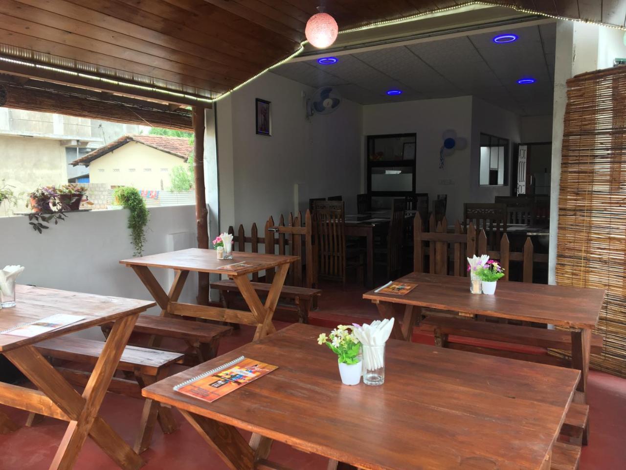 Aa Inn Trincomalee Exterior photo