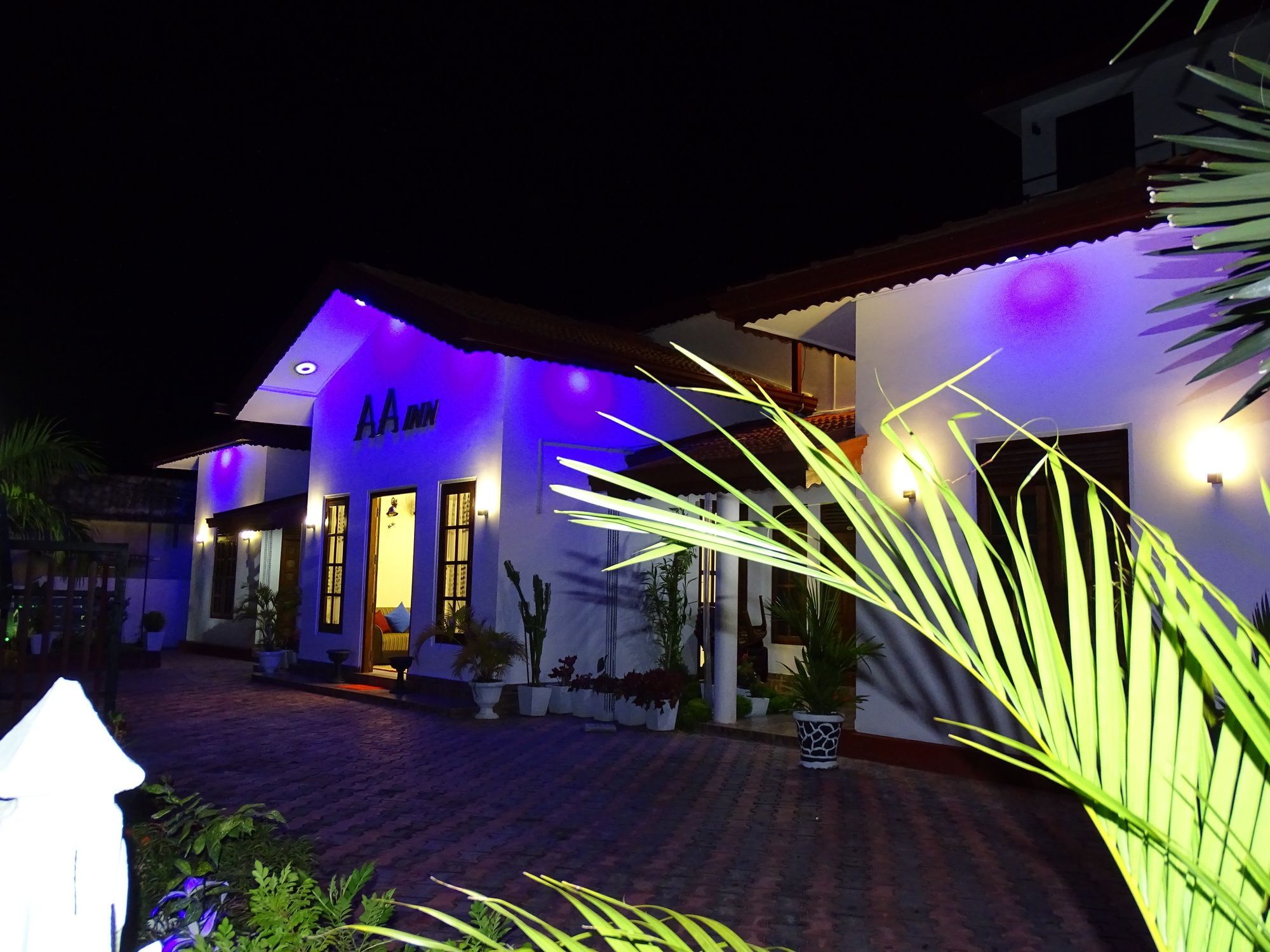 Aa Inn Trincomalee Exterior photo