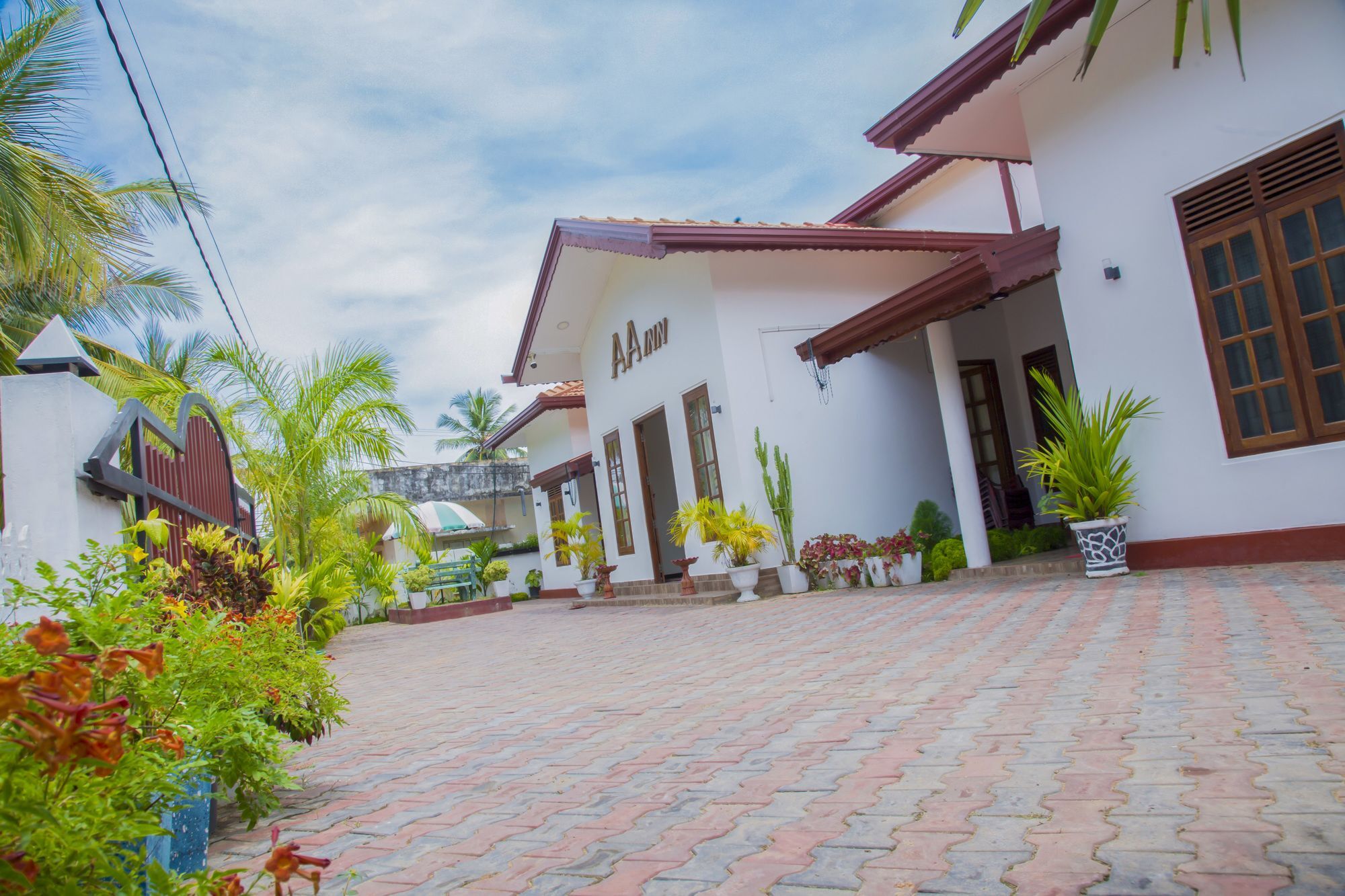 Aa Inn Trincomalee Exterior photo
